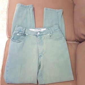 High-waisted green "mom" jeans